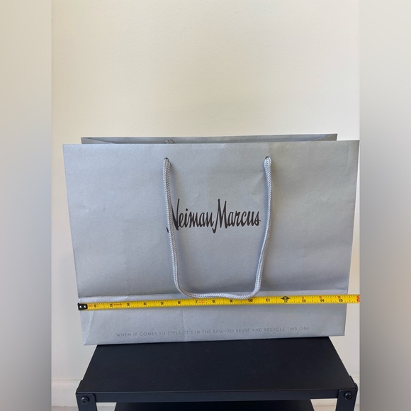 Neiman Marcus gift bag - Picture 4 of 5